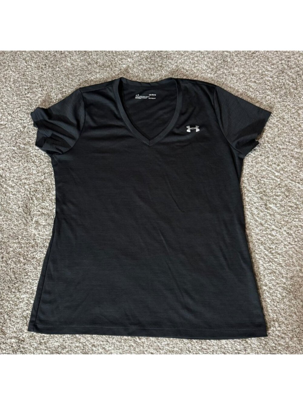 Under Armour Activewear T-Shirt Women's Size Large Black HeatGear V-Neck Loose